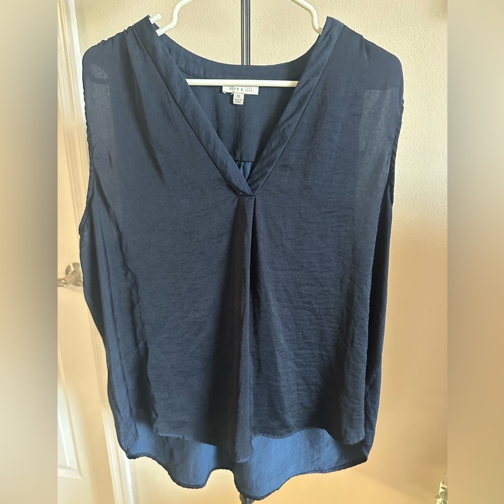 Alex&Lili  Navy V-Neck Sleeveless Blouse